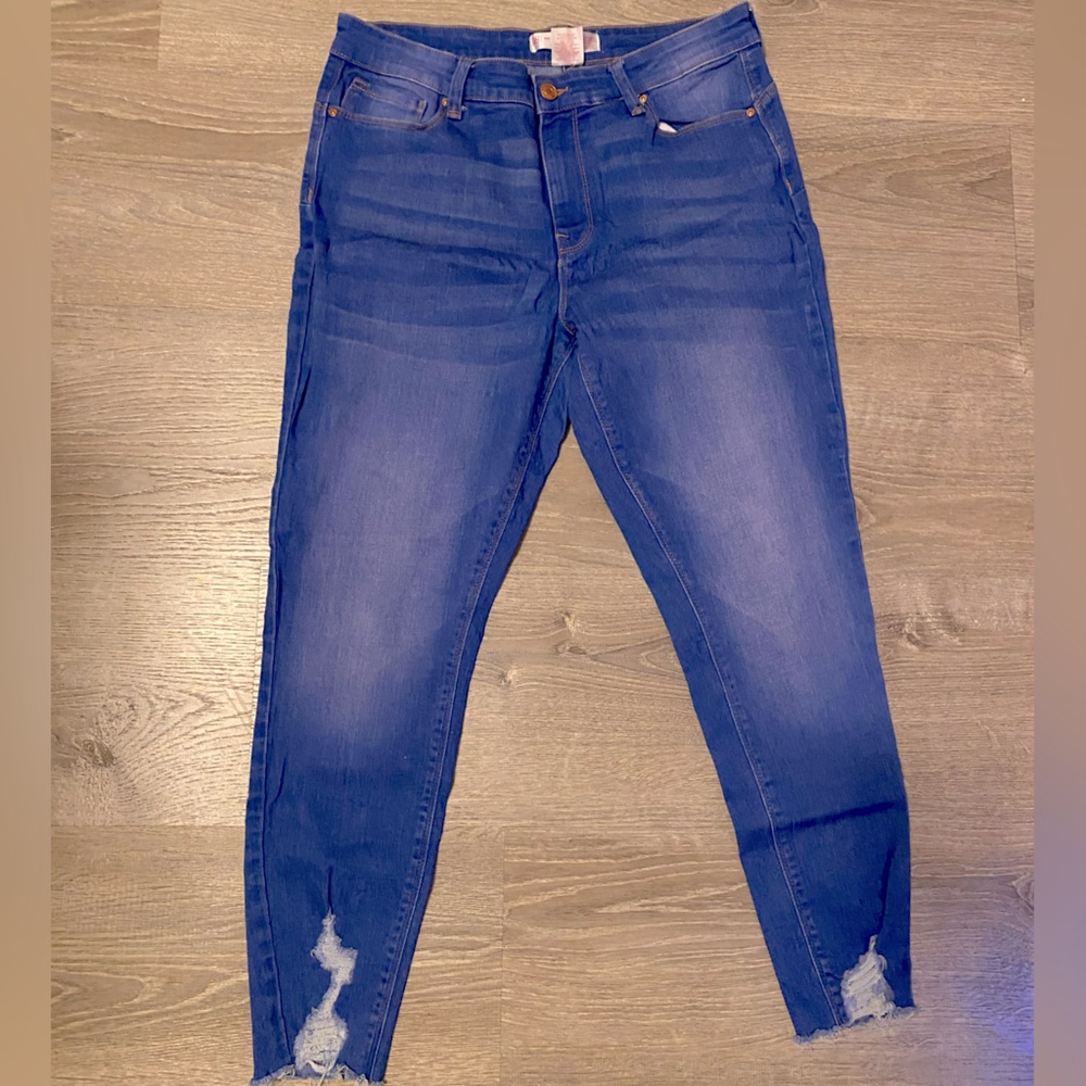 No Boundaries Distressed Skinny Jeans